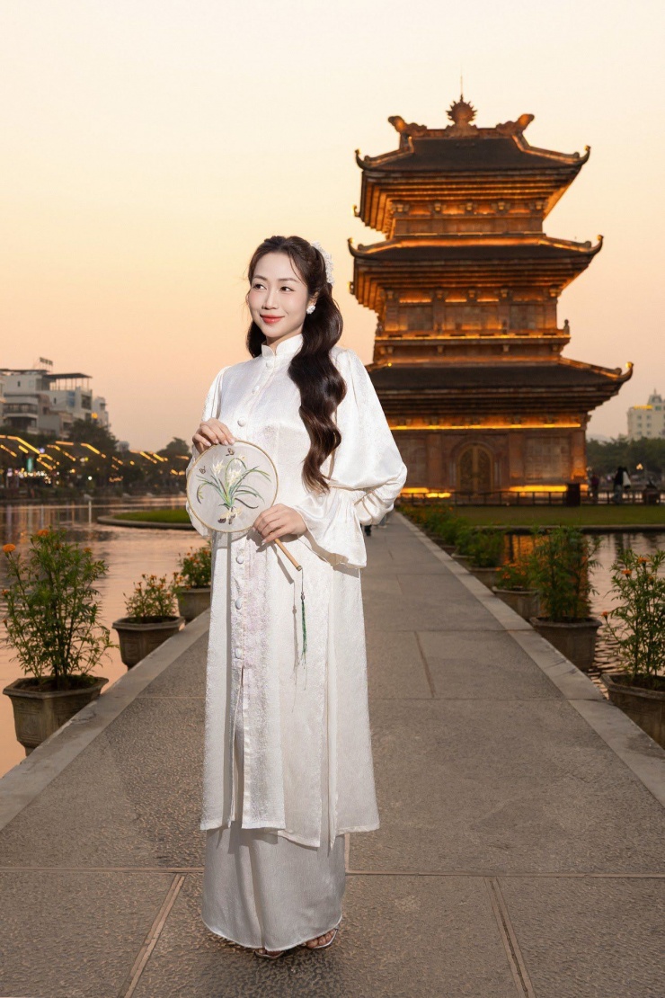 Nữ NSƯT quê gốc Hải Phòng vừa nhận HCV Liên hoan quốc tế sân khấu thử nghiệm có sắc vóc ra sao? - 3