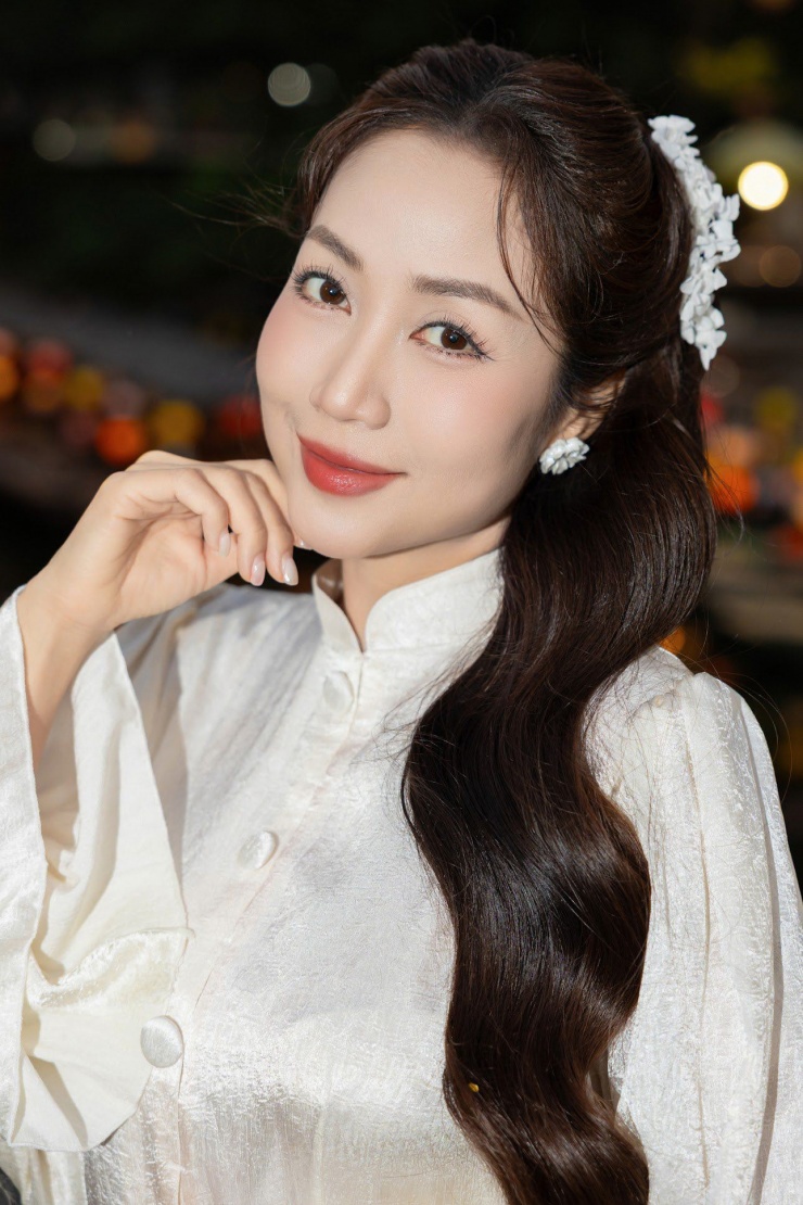 Nữ NSƯT quê gốc Hải Phòng vừa nhận HCV Liên hoan quốc tế sân khấu thử nghiệm có sắc vóc ra sao? - 4