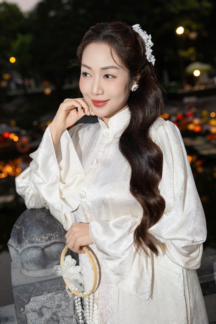 NSƯT Ốc Thanh Vân mới đây đã vinh dự đoạt HCV trong Liên hoan quốc tế sân khấu thử nghiệm. Đây là thành quả xứng đáng cho những nỗ lực của NSƯT Ốc Thanh Vân khi công tác tại sân khấu Kịch Hồng Vân.