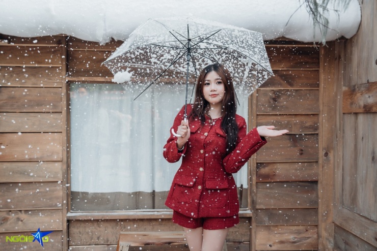 Xếp hàng 'sống ảo' ở quán cà phê mô phỏng ngôi làng tuyết Nhật Bản - 5