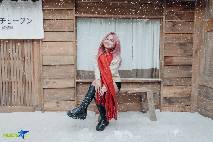 Xếp hàng 'sống ảo' ở quán cà phê mô phỏng ngôi làng tuyết Nhật Bản - 6