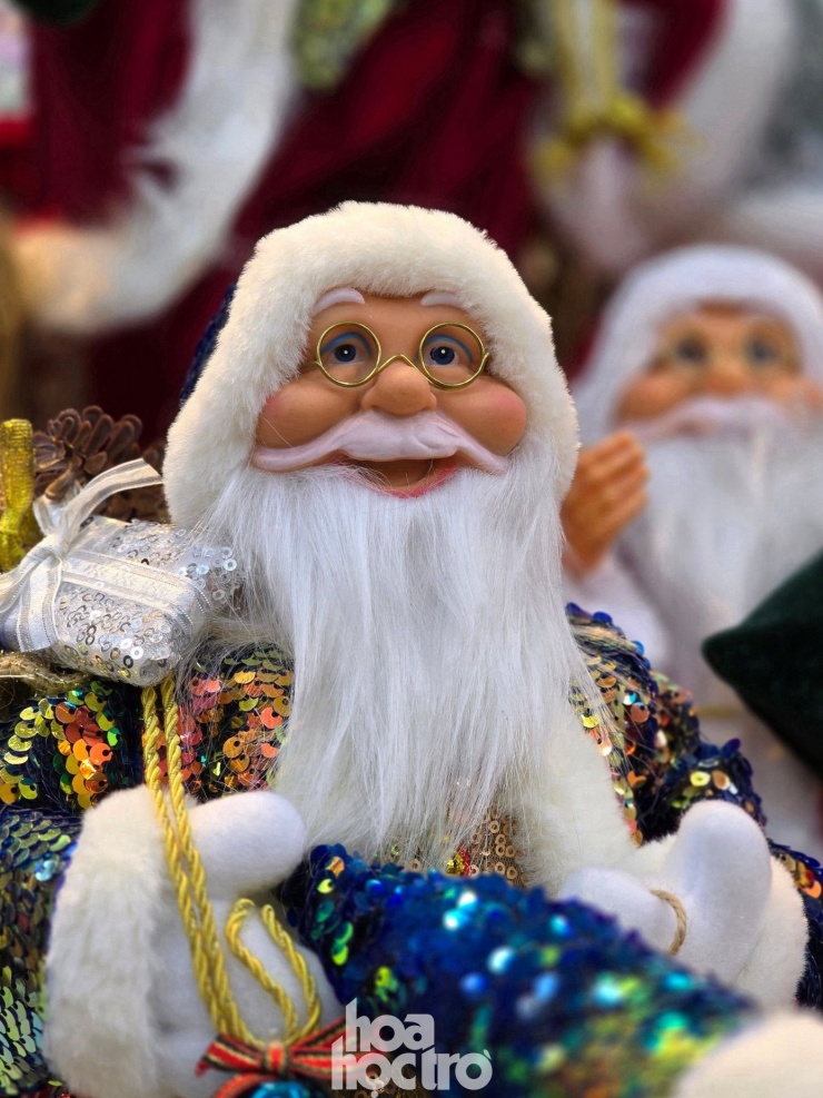 Những tiểu cảnh đậm chất Noel được trang trí ở các nhà sách.