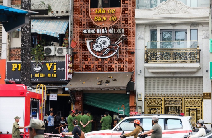 Lạnh người hiện trường vụ cháy quán ăn làm 4 người chết tại TPHCM - 1