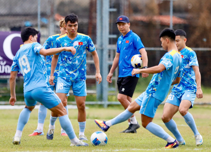 Ông Kim Sang-sik bất ngờ huỷ buổi tập của U22 Việt Nam - 1