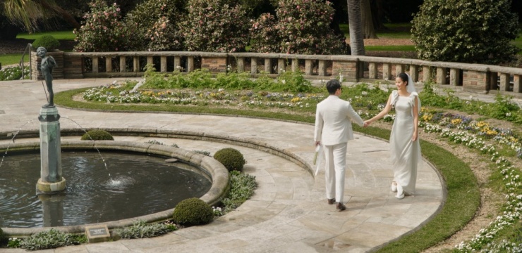 Á hậu chọn nhiều kiểu váy cưới lụa, voan.