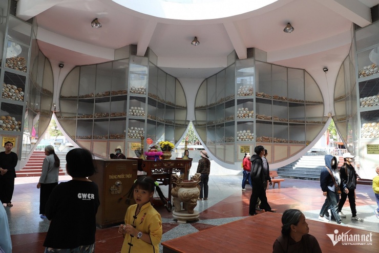 Du khách bật khóc khi đến di tích lưu giữ ký ức đặc biệt ở vùng biên giới - 2