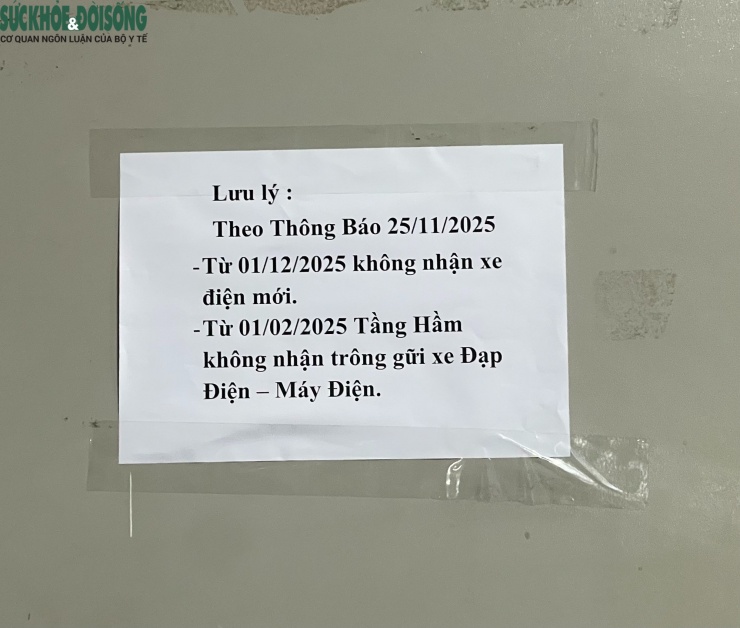 Thông báo dán tại tầng hầm chung cư HH Linh Đàm.