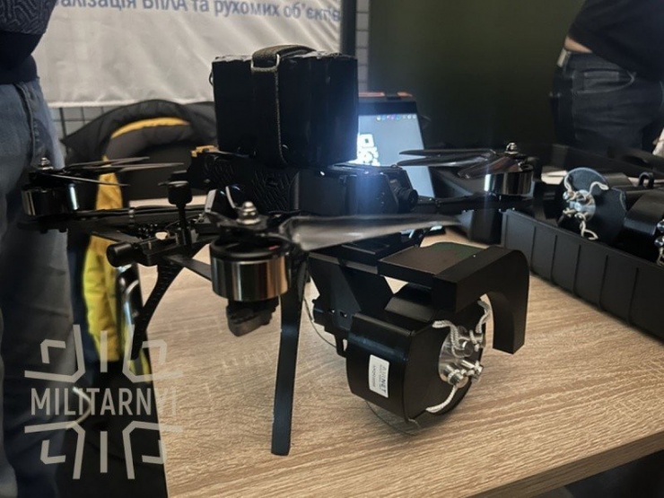 Công ty AirNet của Ukraine đã phát triển hệ thống phóng lưới tự động tích hợp radar.