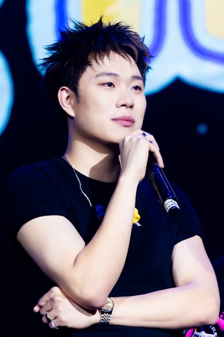 Dương Domic sở hữu tệp "fan bạn gái" quá đông đảo, khiến việc nam ca sĩ "đã có chủ" gây hụt hẫng cho phần lớn fandom.