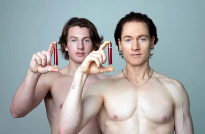 Johnson từng truyền máu của con trai 17 tuổi để làm chậm quá trình lão hóa. Ảnh: Instagram