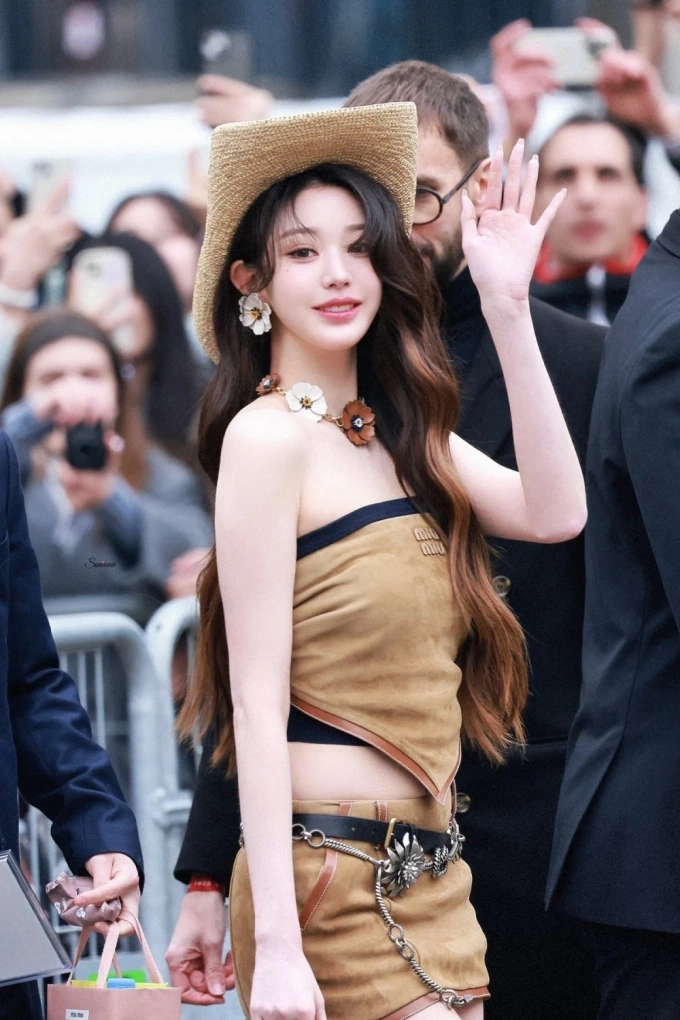 Jang Won Young tại show Miu Miu. Ảnh: X