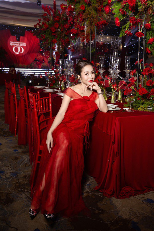 Không chỉ là một nghệ sĩ có tài năng trong ngành sân khấu hay các lĩnh vực giải trí, NSƯT Ốc Thanh Vân còn được yêu mến bởi là người truyền cảm hứng làm đẹp, chăm sóc bản thân tốt.