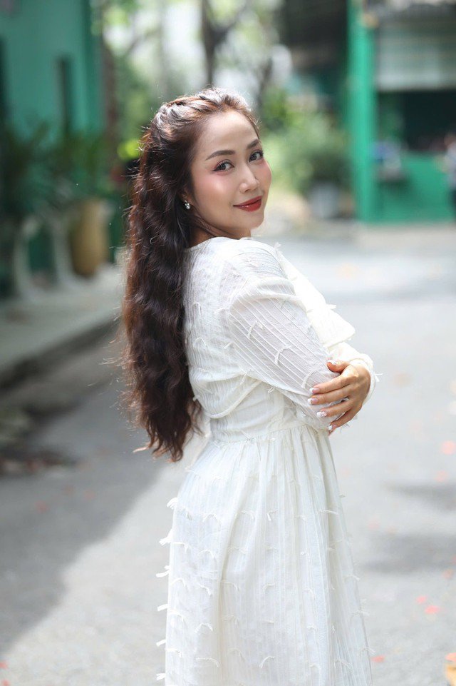 NSƯT Ốc Thanh Vân đã có nhiều năm gắn bó với bộ môn này. Những động tác của bà mẹ 3 con thực hiện đều là tư thế khó như nhào lộn, làm xiếc. Bởi, phải có thời gian luyện tập, mở khớp và uốn dẻo cơ thể mới có thể thực hiện thuần thục.