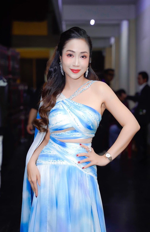 Ốc Thanh Vân còn tích cực ăn hoa quả, rau xanh. Nữ MC tiết lộ chế độ ăn uống là một trong những nhân tố có ảnh hưởng lớn nhất đến vóc dáng của mình mà ít người để ý.