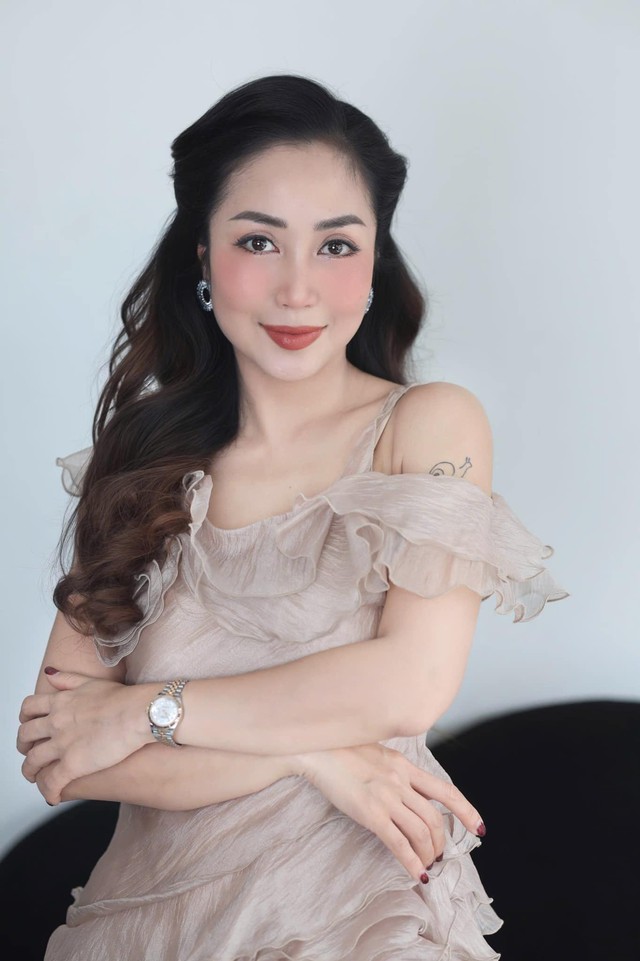 Nhờ giảm cân đúng cách, kết hợp cùng ăn uống nên Ốc Thanh Vân luôn giữ được tinh thần lẫn sức khỏe tốt. Đây cũng là bí quyết để nữ MC luôn hạnh phúc và tràn đầy năng lượng.