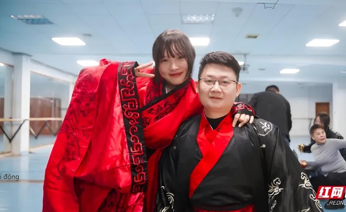 Liu Ximei kết hôn với lính cứu hỏa cứu mạng mình. Ảnh: Sina