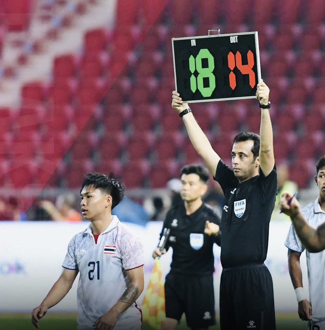 Trọng tài môn bóng đá nam SEA Games 33 sử dụng bảng thay người bằng cơ như các giải phong trào