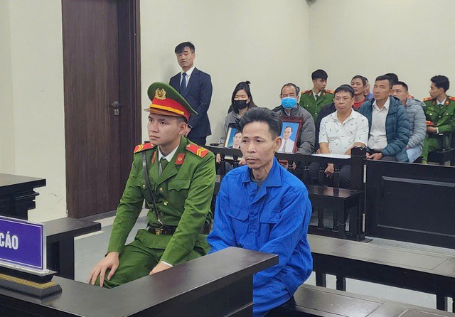 Bị cáo Cao Văn Hùng tại tòa, sáng 5/12.