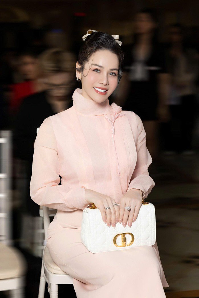 Song song với hoạt động nghệ thuật, Nhật Kim Anh còn là một doanh nhân