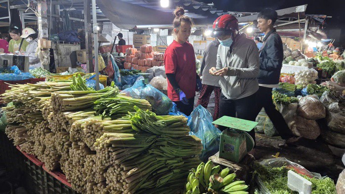 Giá rau hạ nhiệt do sức mua yếu