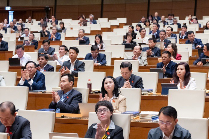 Các đại biểu Quốc hội tại phiên họp thông qua Luật sửa đổi, bổ sung một số điều của Luật Lý lịch tư pháp