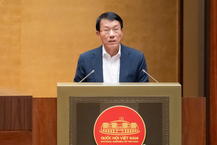 Bộ trưởng Bộ Công an trình bày báo cáo tiếp thu, chỉnh lý, giải trình dự thảo luật.