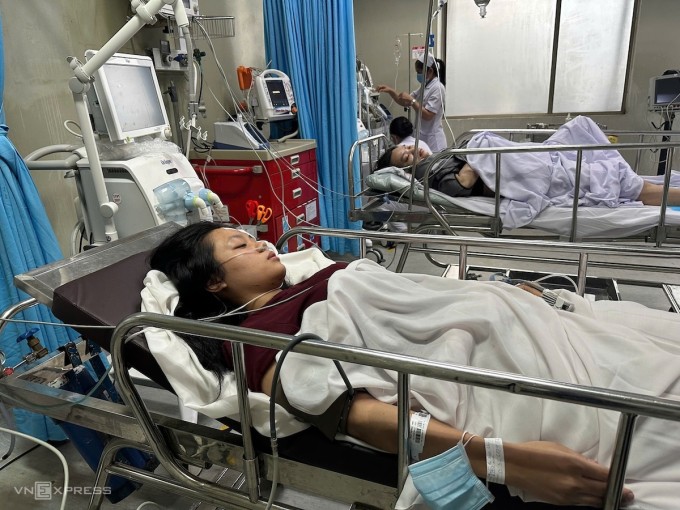 Chị Ngọc Khuê nằm điều trị ở Bệnh viện Gia Định. Ảnh: Lê Tuyết