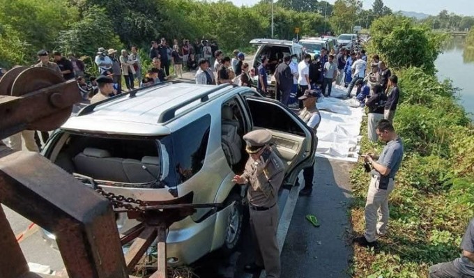 Hiện trường vụ tai nạn khiến 9 người Campuchia thiệt mạng ở tỉnh Ratchaburi, miền trung Thái Lan ngày 3/12. Ảnh: Khaosod