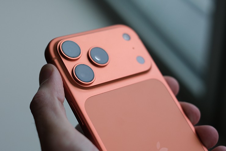 Mặc dù các thông số camera của iPhone 17 Pro mạnh mẽ hơn nhiều.