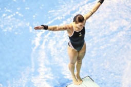 Nhà vô địch Ukraine gây tranh cãi khi nhận quốc tịch Nga