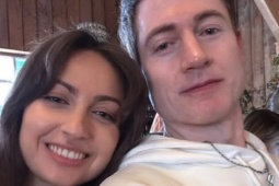 Triệu phú 'nghiện lão hóa ngược' hẹn hò bạn gái kém 18 tuổi