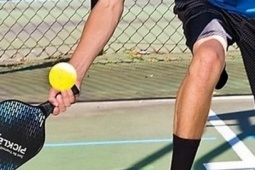 Doanh nhân giảm ham muốn khi chơi pickleball 2-3 giờ/ngày, bác sĩ có câu trả lời