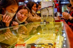 Giá vàng SJC, nhẫn trơn chịu áp lực giảm mạnh nhất trong 2 tháng