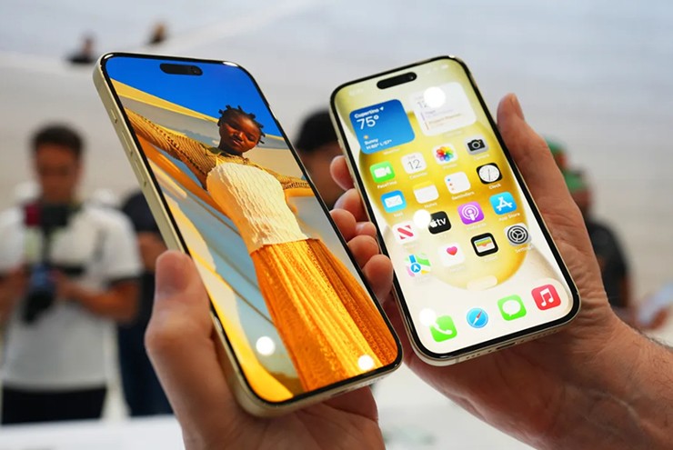 Sẽ tốt hơn hết nên mua ốp lưng và dán kính cường lực cho iPhone đắt đỏ của mình.