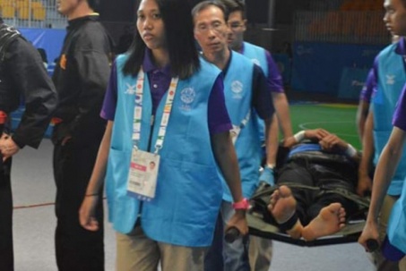 Scandal "ao làng" SEA Games: Thi đi bộ mà chạy giật HCV, giả vờ ngất để vô địch