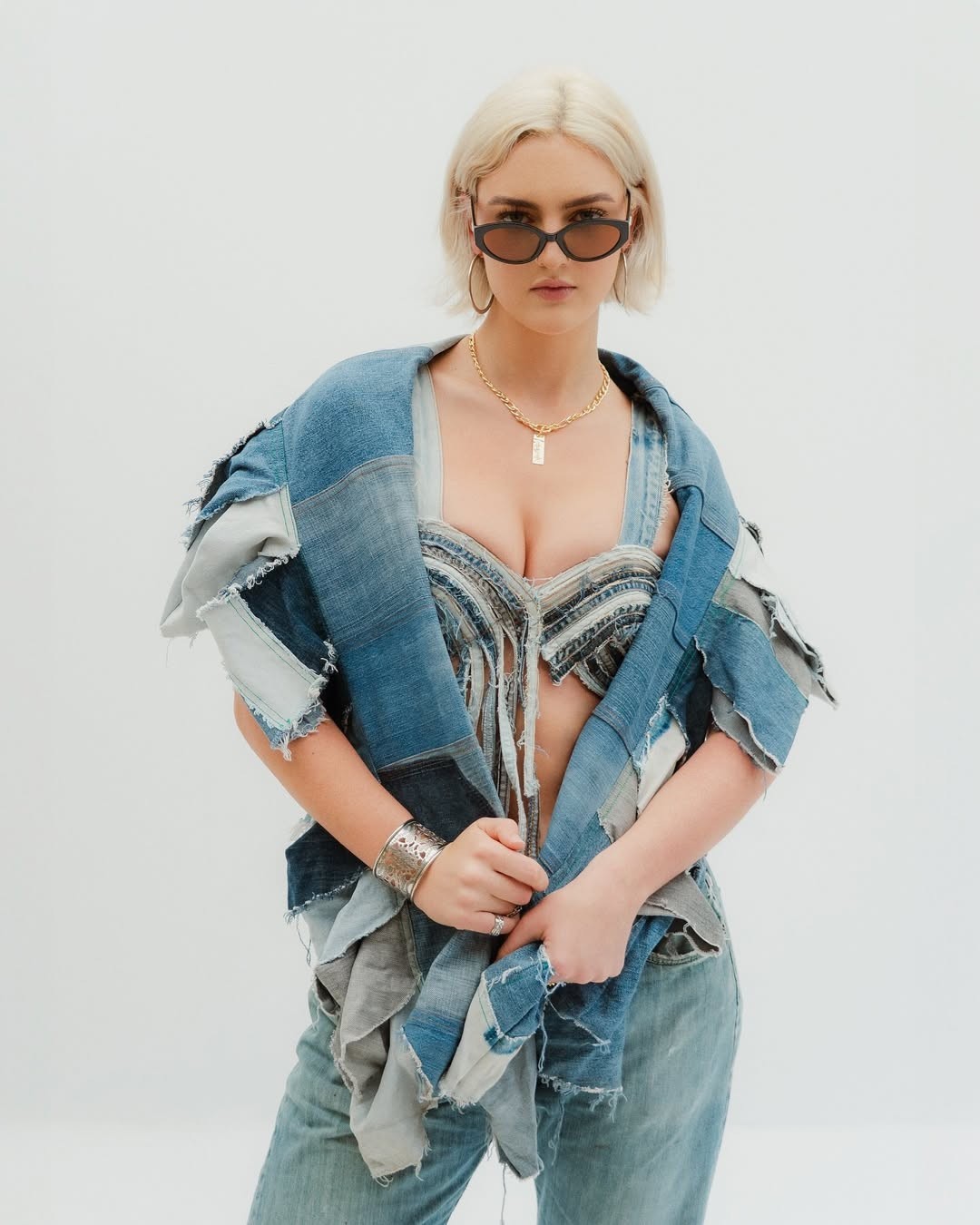 Trên Instagram cá nhân, người đẹp giới thiệu cô là người mẫu, diễn viên tại quê nhà. Clara cho biết quyết định dự thi hoa hậu khiến cuộc đời cô thay đổi khi nhận được nhiều tình yêu thương, sự quan tâm của khán giả.