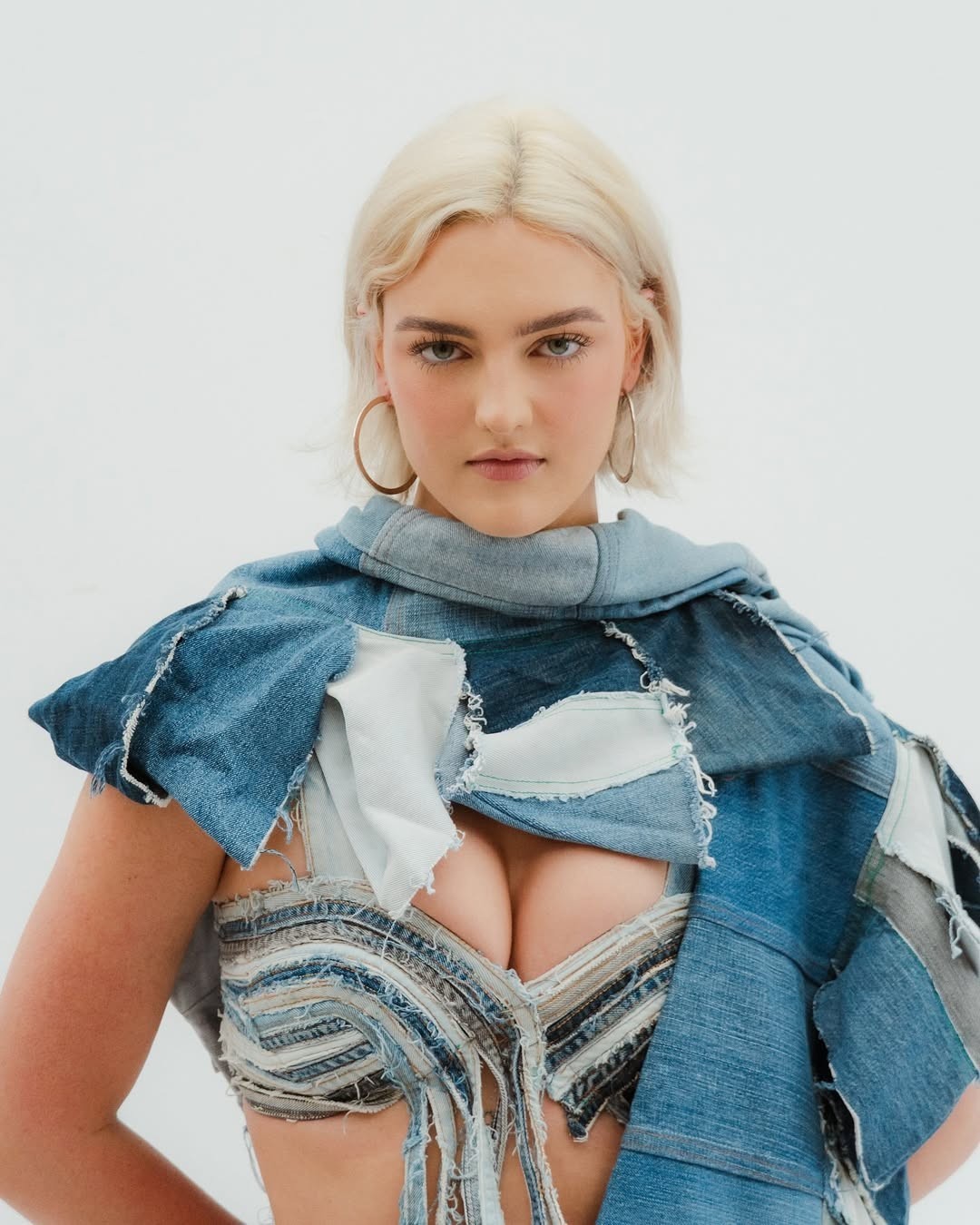 Trên Instagram cá nhân, người đẹp giới thiệu cô là người mẫu, diễn viên tại quê nhà. Clara cho biết quyết định dự thi hoa hậu khiến cuộc đời cô thay đổi khi nhận được nhiều tình yêu thương, sự quan tâm của khán giả.