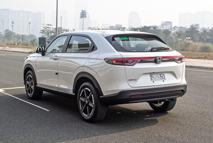 HR-V Magic Seats gập 6 kiểu chứa cả xe đạp, Yaris Cross khoang nhỏ ra sao? - 11