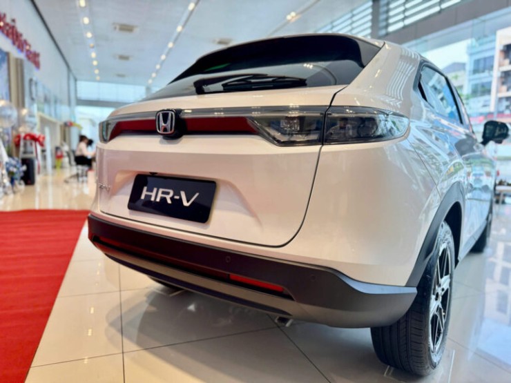 HR-V Magic Seats gập 6 kiểu chứa cả xe đạp, Yaris Cross khoang nhỏ ra sao? - 4