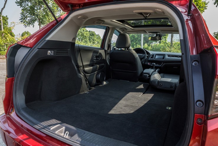 HR-V Magic Seats gập 6 kiểu chứa cả xe đạp, Yaris Cross khoang nhỏ ra sao? - 6