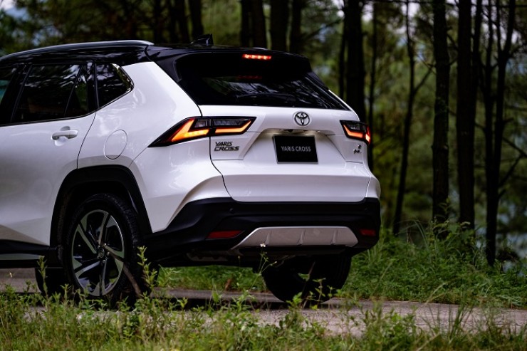 HR-V Magic Seats gập 6 kiểu chứa cả xe đạp, Yaris Cross khoang nhỏ ra sao? - 12