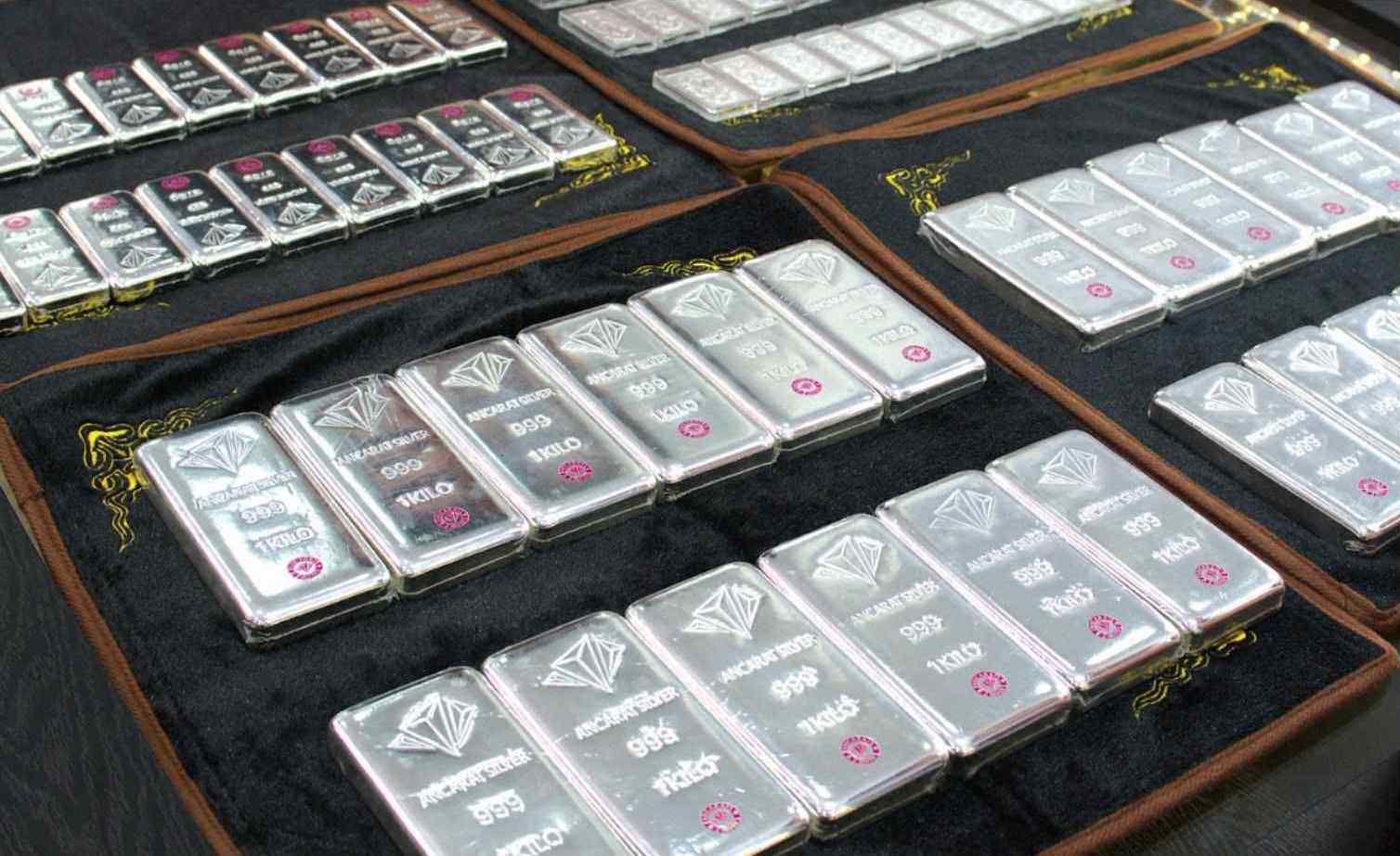 Nhà đầu tư đổ mạnh tiền mua, giá bạc hướng tới tuần tăng thứ hai liên tiếp - 1