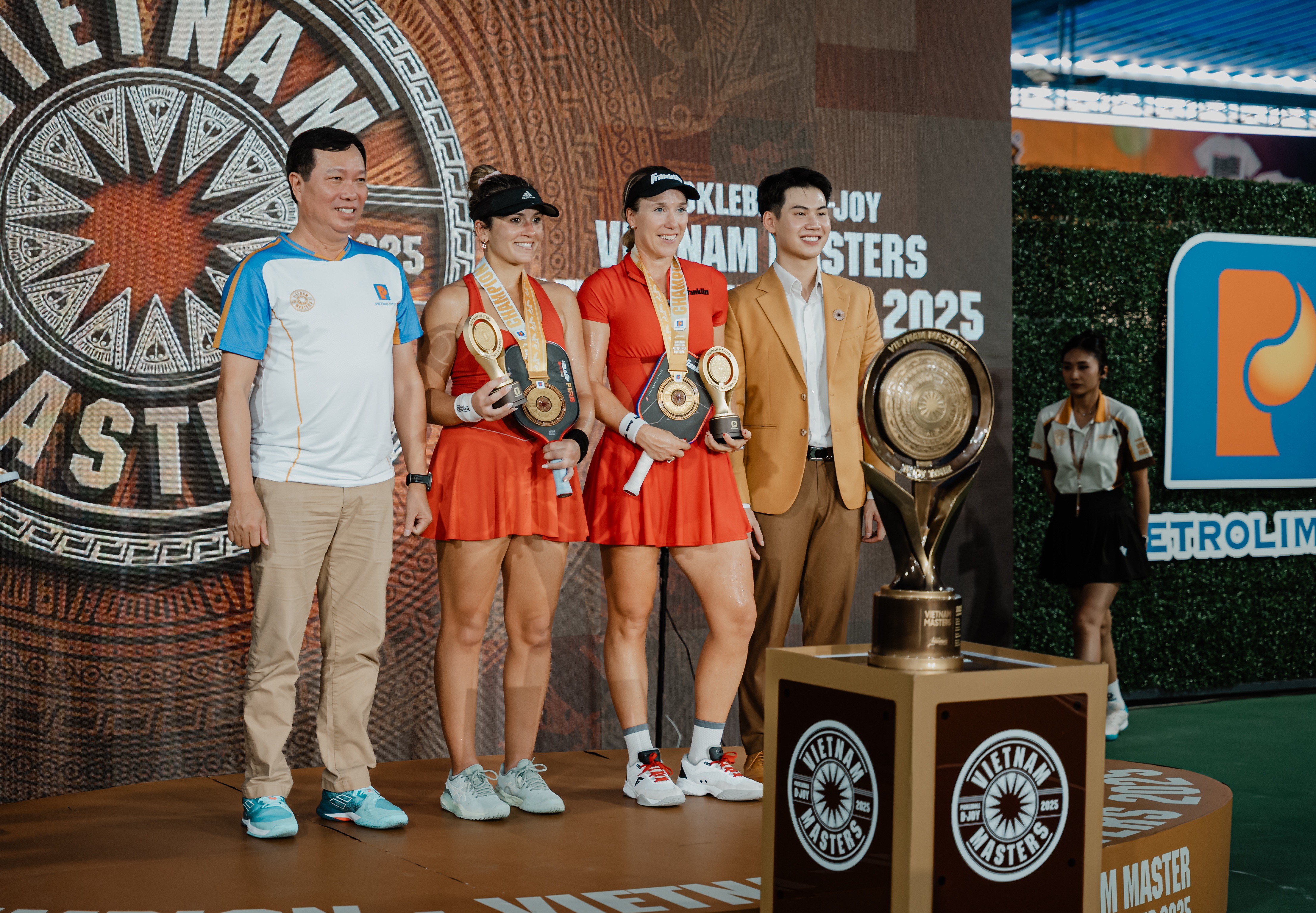 Pickleball D-Joy Vietnam Masters - Petrolimex Cup đã tạo nên bầu không khí cuồng nhiệt, sôi động và tràn ngập tinh thần thể thao