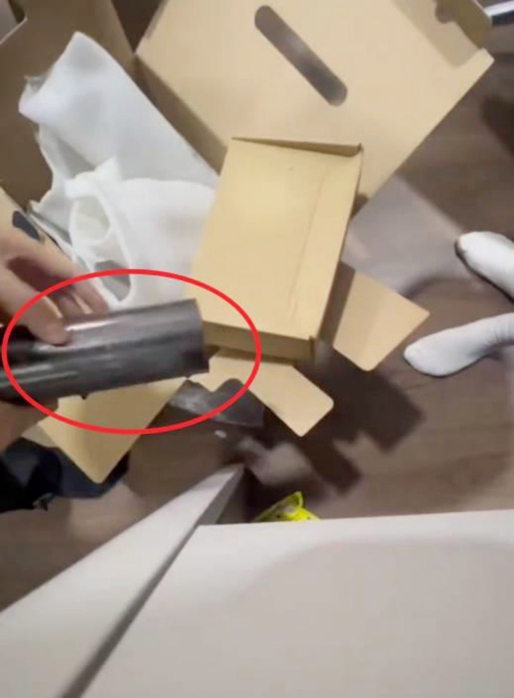 Đặt mua loa gần 4 triệu, nhận về cục sắt vụn - 1