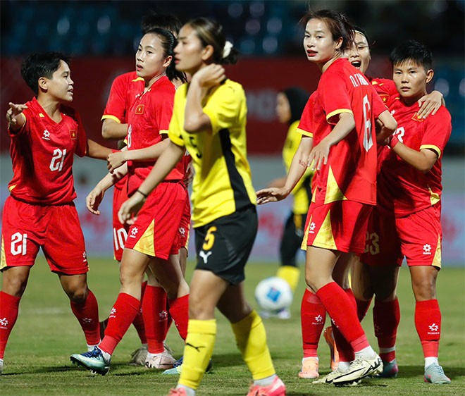 Trực tiếp bóng đá ĐT nữ Việt Nam - Malaysia: Không có bàn thứ 8 (SEA Games) (Hết giờ) - 2