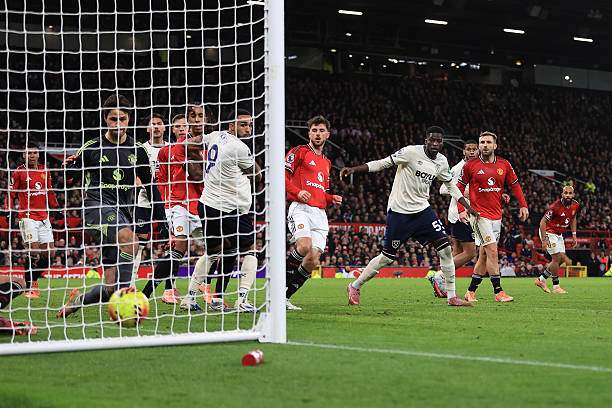 Trực tiếp bóng đá MU - West Ham: Fernandes vô-lê hỏng ở phút 90+5 (Ngoại hạng Anh) (Hết giờ) - 8