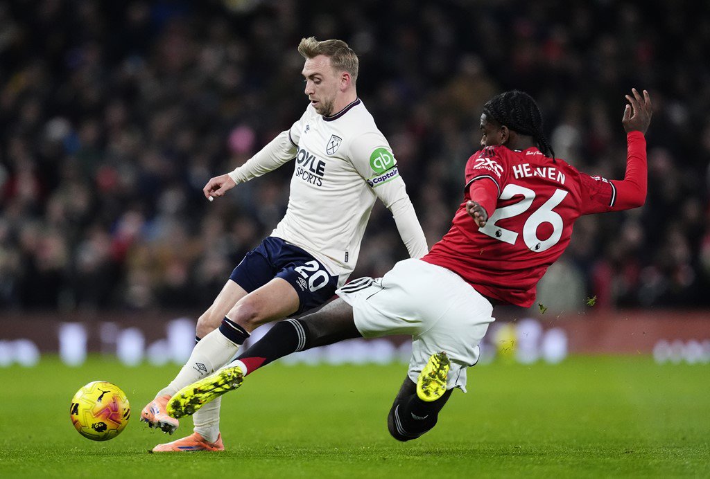 Trực tiếp bóng đá MU - West Ham: Fernandes vô-lê hỏng ở phút 90+5 (Ngoại hạng Anh) (Hết giờ) - 2