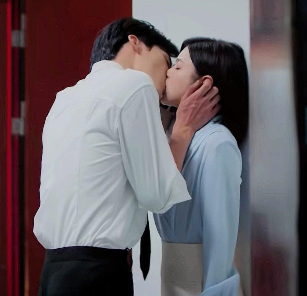 Phim mới của Trần Nghiên Hy khiến khán giả bội thực cảnh hôn.