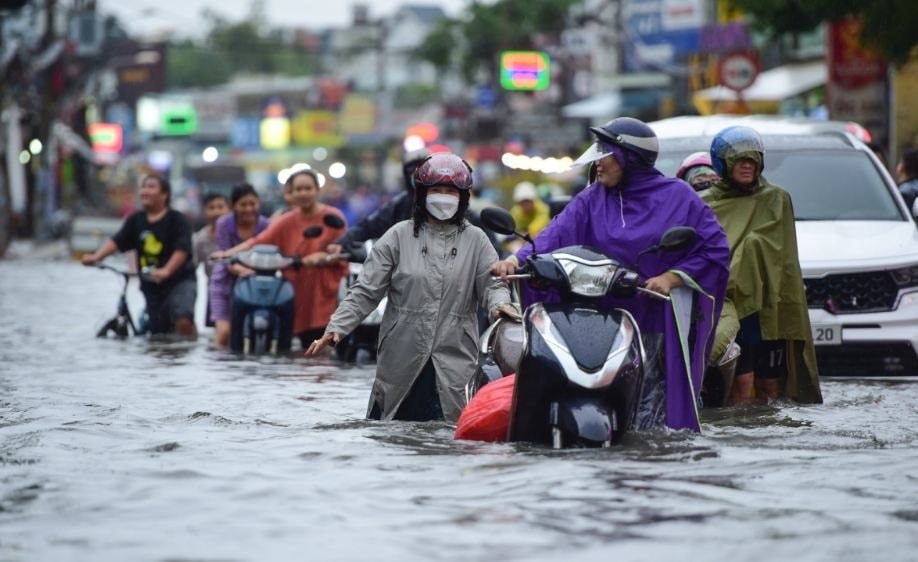 Lượng mưa lớn nghiêm trọng đặt người dân và hoạt động sản xuất kinh doanh trước nguy cơ thiệt hại nghiêm trọng