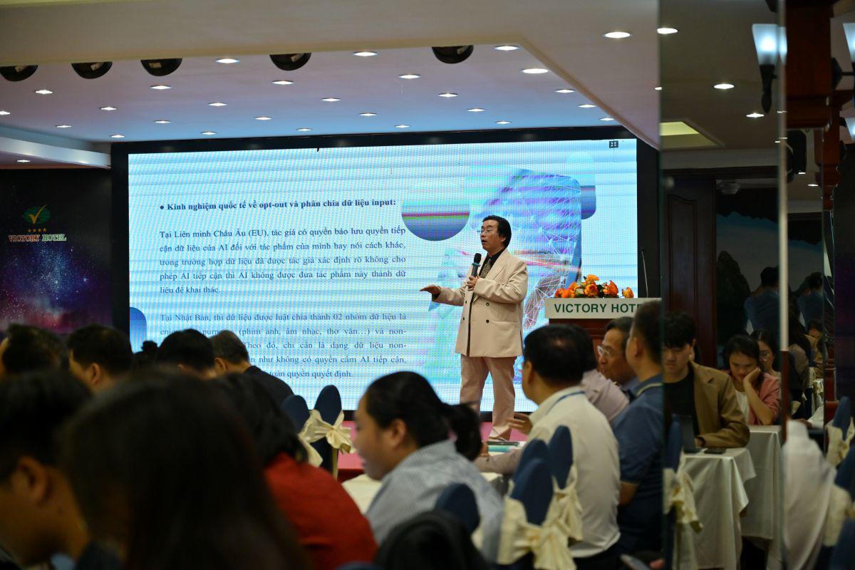 Các chuyên gia đang thảo luận về dự thảo luật.